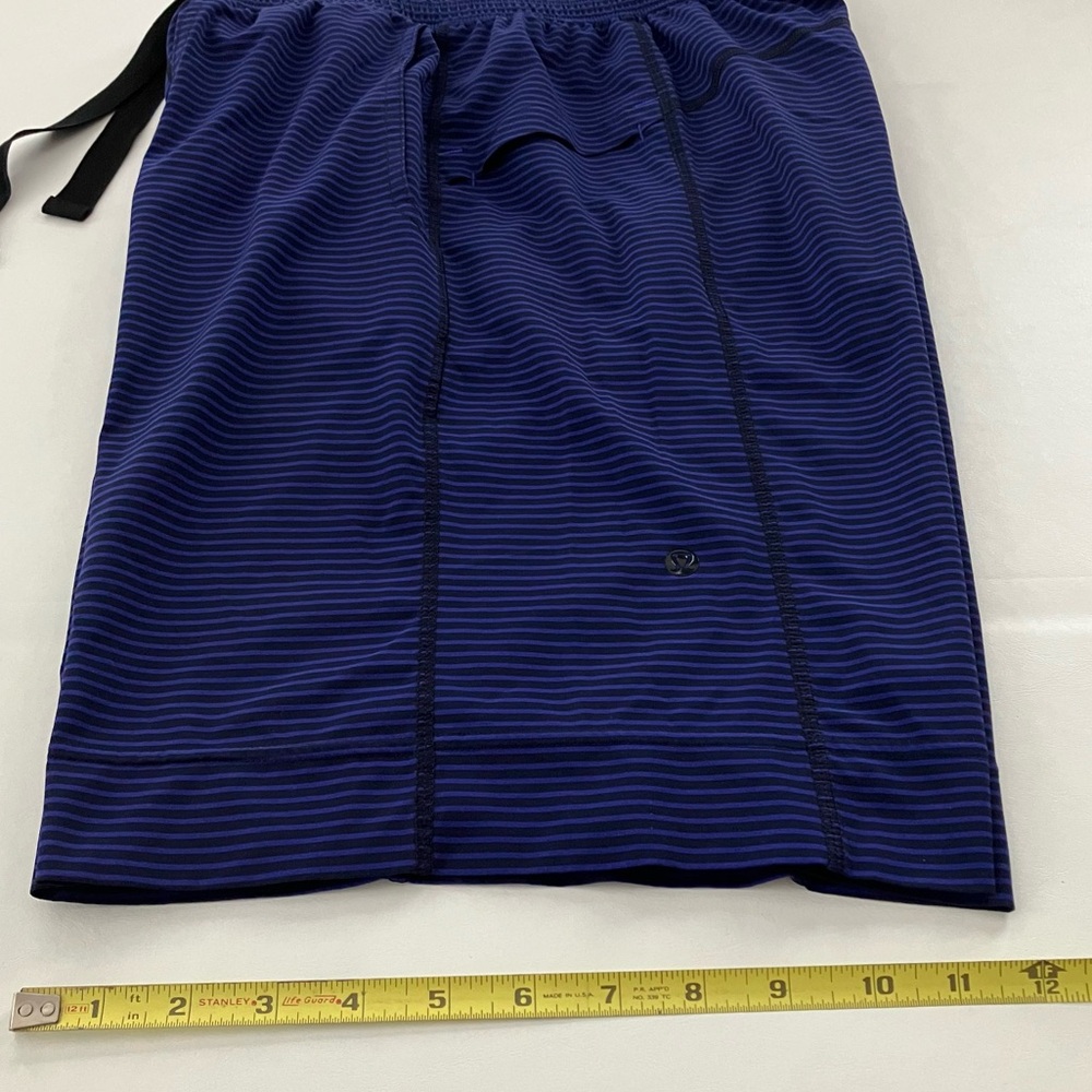 Lululemon Men’s Short 11” Athletic Shorts Size 30 - 32" Striped Stretch Purple - Picture 12 of 15